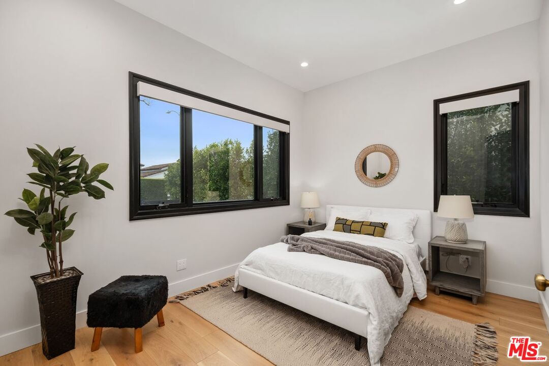 Los Angeles, California, 90048, United States, 4 Bedrooms Bedrooms, ,2 BathroomsBathrooms,Residential,For Sale,1862475