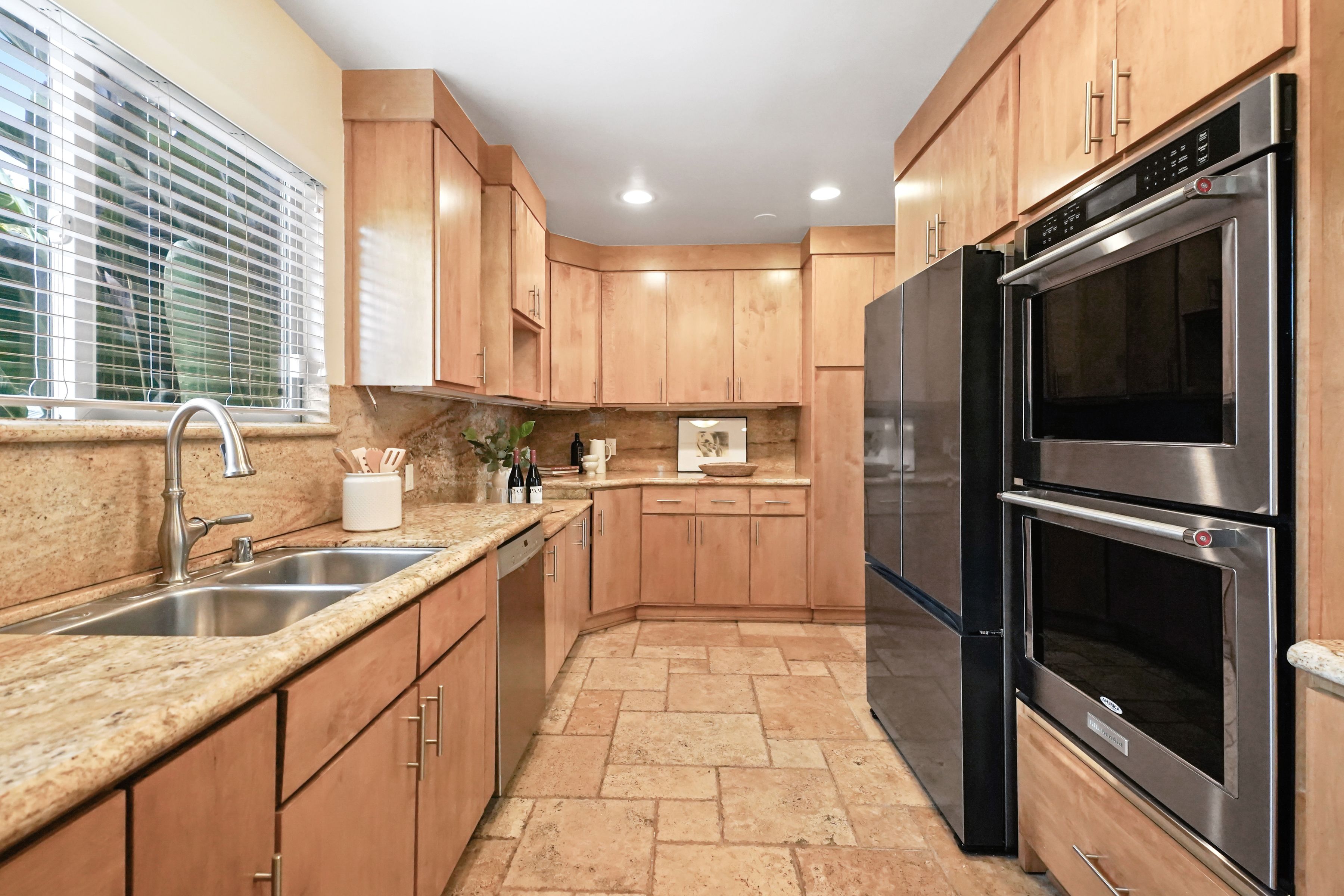  11593 Kling Street - 物件實景