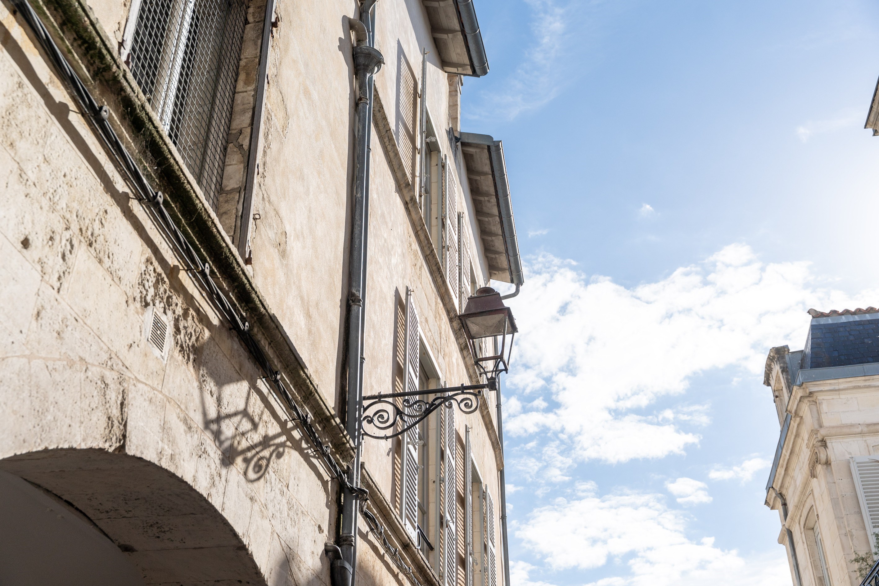  Character Apartment of 160 sqm with Private Patio and Rooftop Views - 物件實景