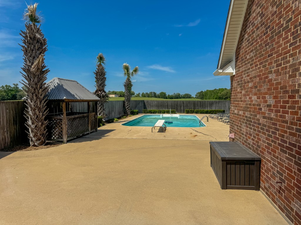 Bloomburg, Texas, 75556, United States, 4 Bedrooms Bedrooms, ,2 BathroomsBathrooms,Residential,For Sale,1789211
