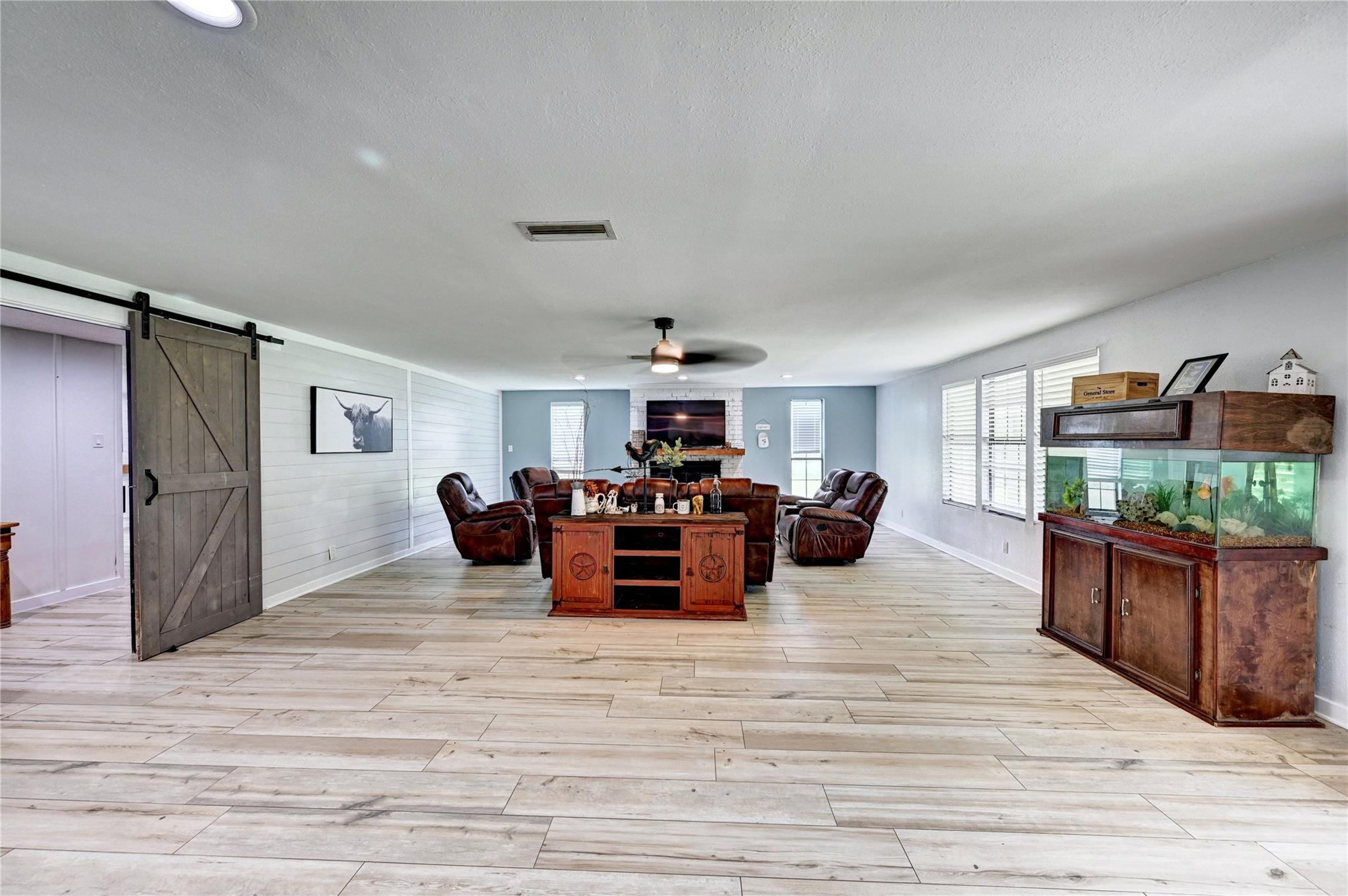 Huntsville, Texas, 77320, United States, 4 Bedrooms Bedrooms, ,3 BathroomsBathrooms,Residential,For Sale,1921043