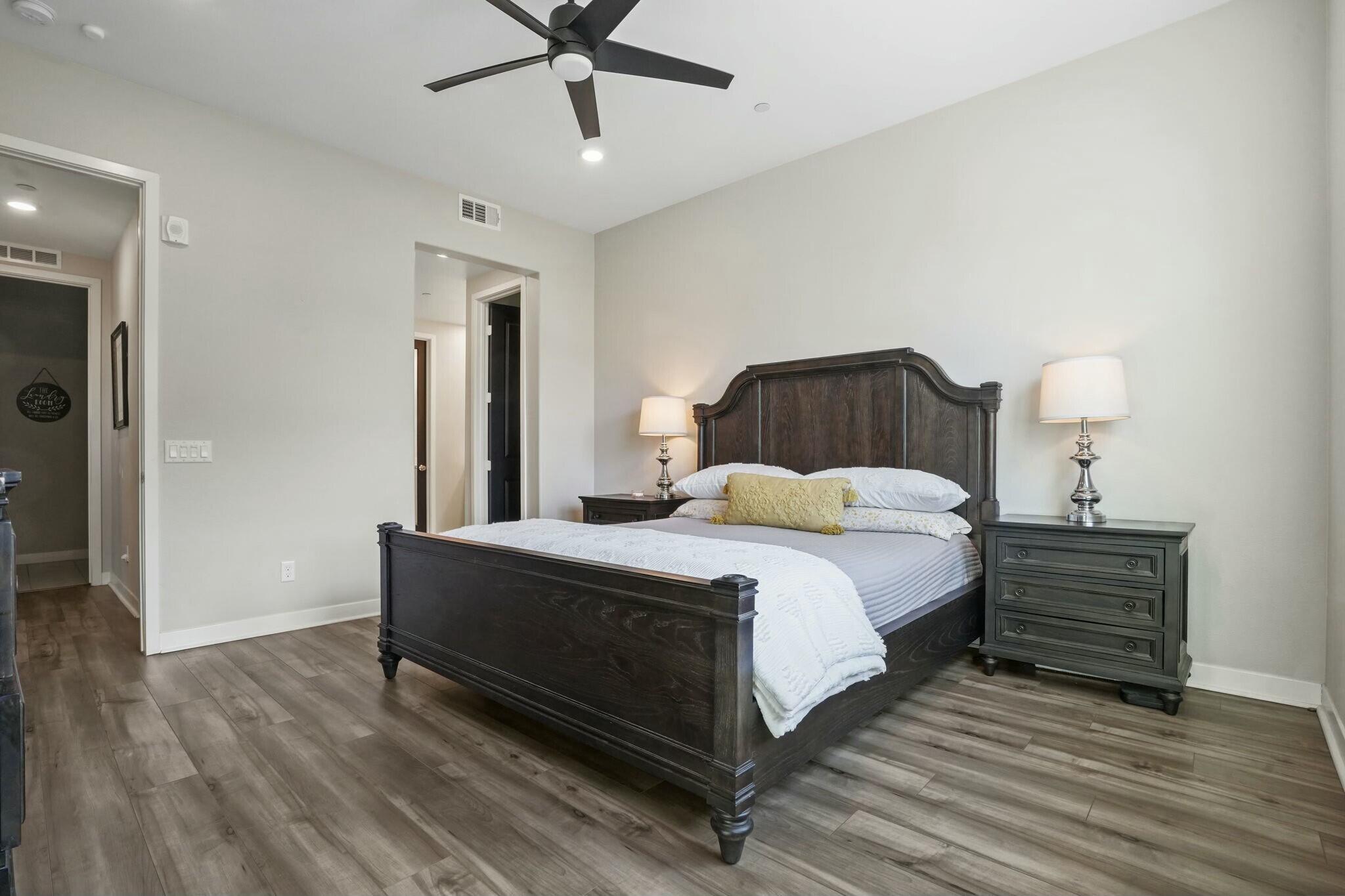 Valencia, California, 91381, United States, 3 Bedrooms Bedrooms, ,2 BathroomsBathrooms,Residential,For Sale,1921906