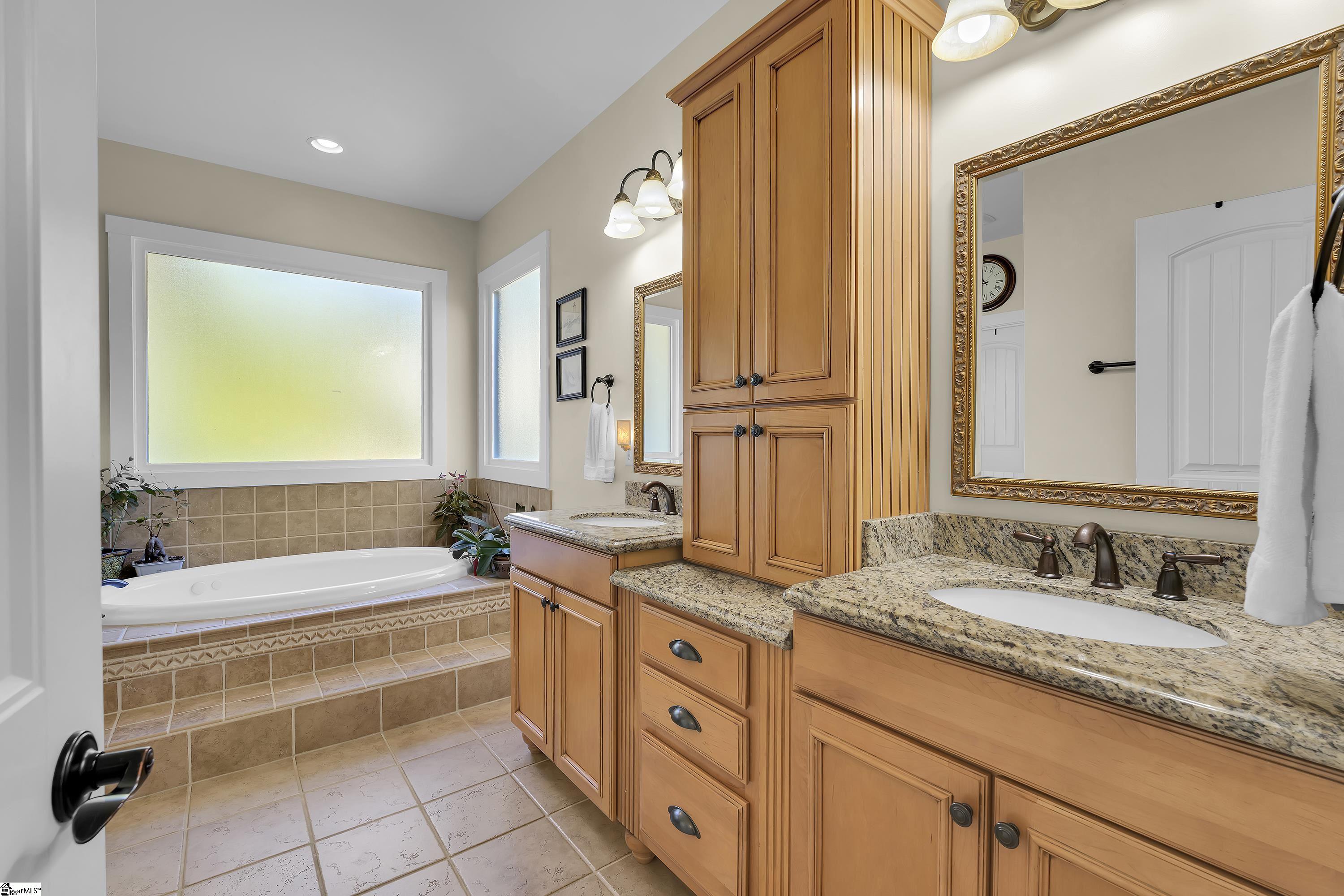 Simpsonville, South Carolina, 29681, United States, 4 Bedrooms Bedrooms, ,4 BathroomsBathrooms,Residential,For Sale,1986558