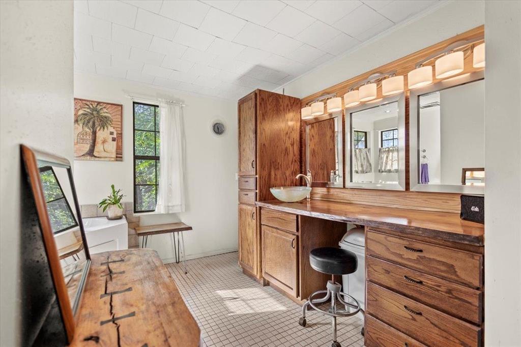 Timpson, Texas, 75975, United States, 3 Bedrooms Bedrooms, ,2 BathroomsBathrooms,Residential,For Sale,2000555