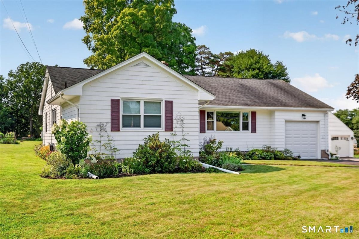 Hackmatack St, Manchester, CT 06040