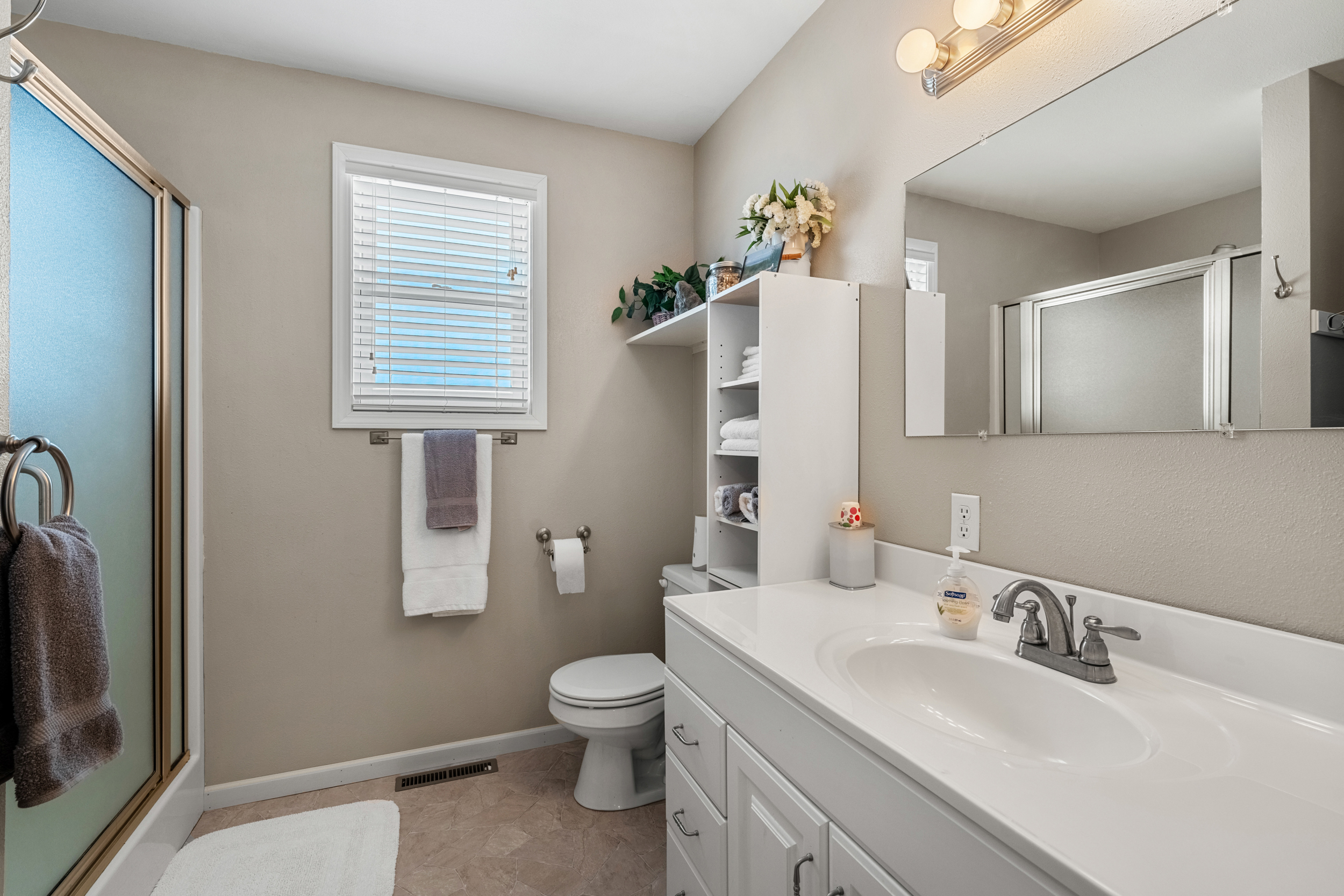 Centralia, Kansas, 66415, United States, 8 Bedrooms Bedrooms, ,4 BathroomsBathrooms,Residential,For Sale,1849924