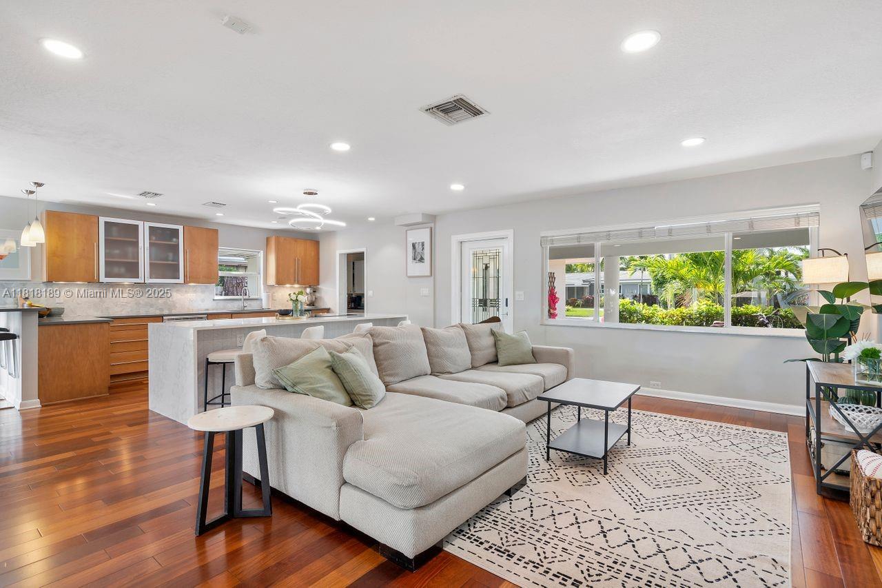 Wilton Manors, Florida, 33334, United States, 2 Bedrooms Bedrooms, ,2 BathroomsBathrooms,Residential,For Sale,1846984