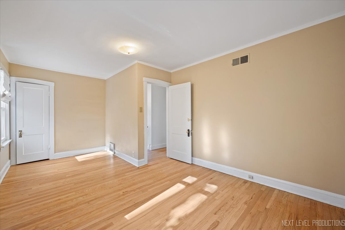 Riverside, Illinois, 60546, United States, 3 Bedrooms Bedrooms, ,3 BathroomsBathrooms,Residential,For Sale,1988558