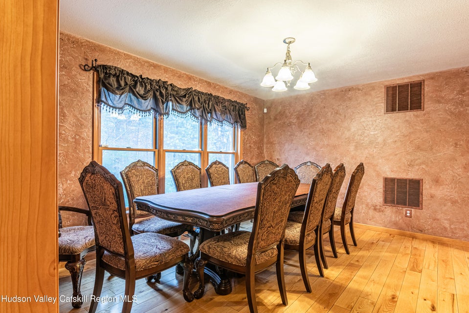 Saugerties, New York, 12477, United States, 4 Bedrooms Bedrooms, ,4 BathroomsBathrooms,Residential,For Sale,1928425