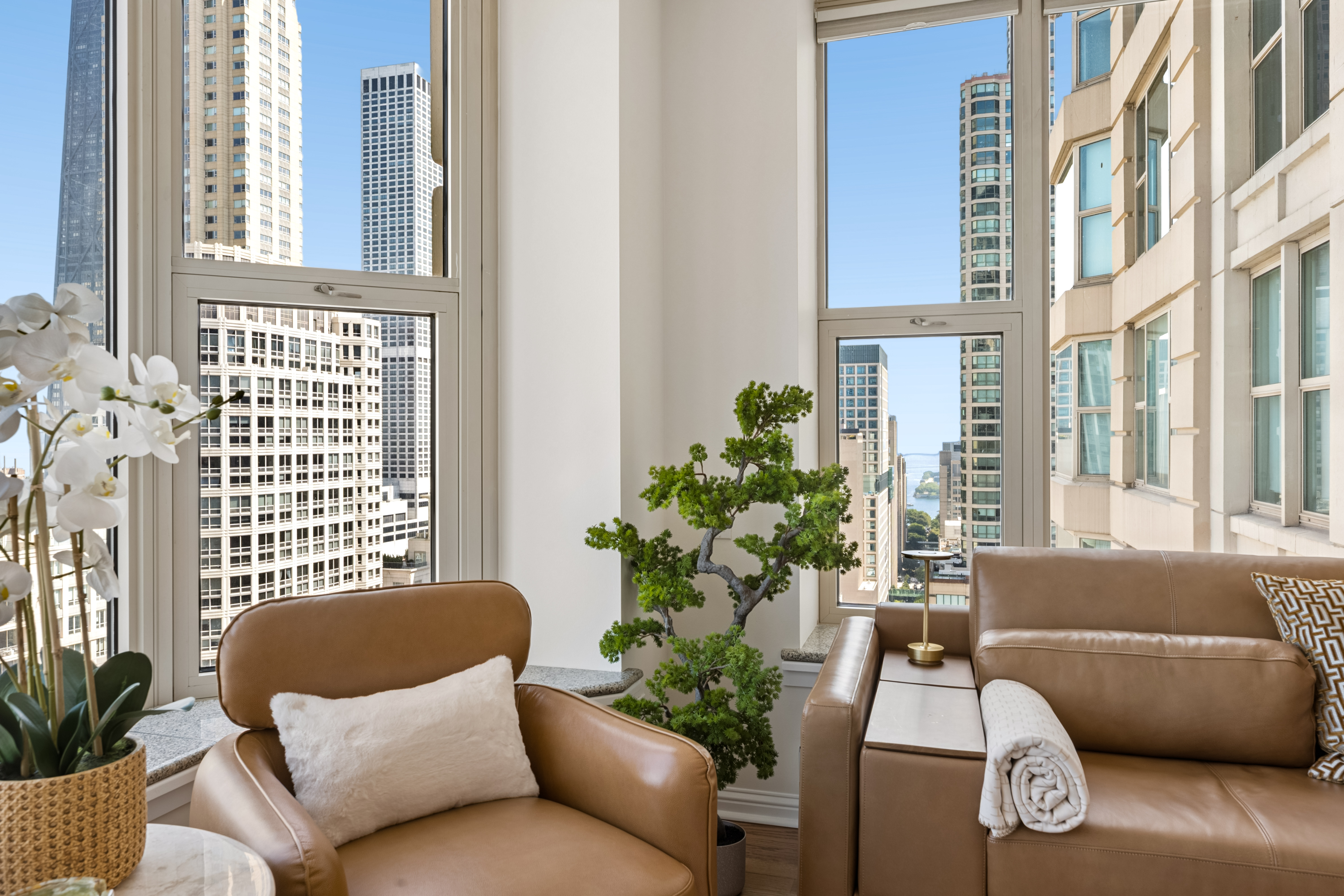  Northeast Split Two Bedroom with Outstanding City and Lake Views at The Fordham - 物件實景