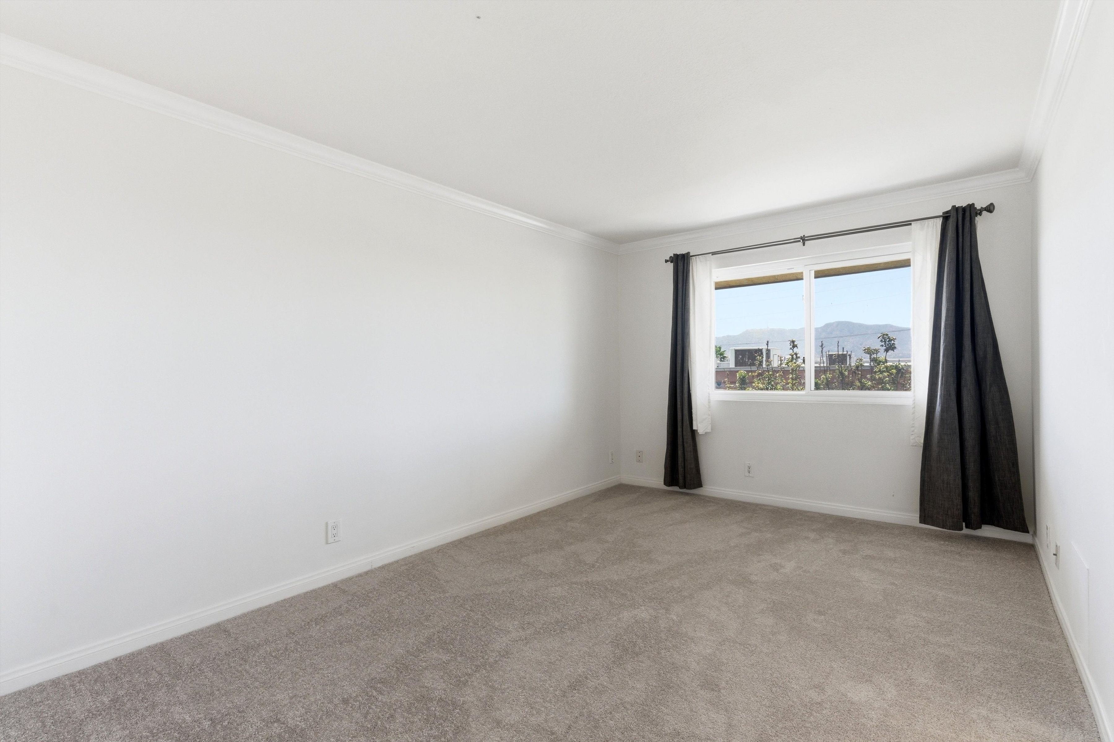  1015 East Spazier Avenue, Unit 205 - 物件實景