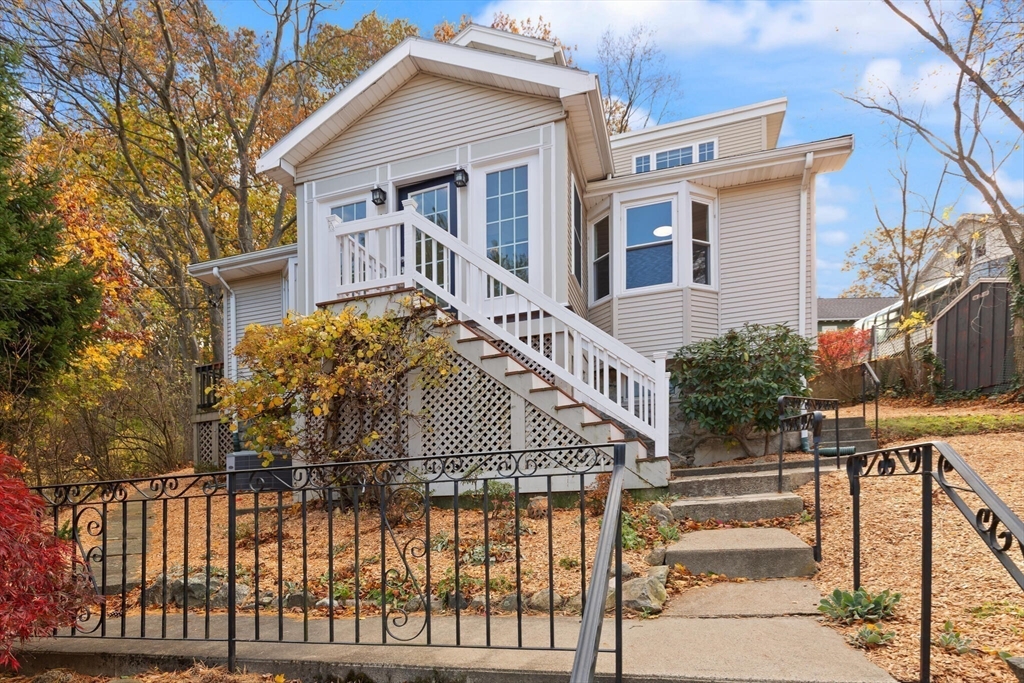 Melrose, Massachusetts, 02176, United States, 3 Bedrooms Bedrooms, ,2 BathroomsBathrooms,Residential,For Sale,1988170