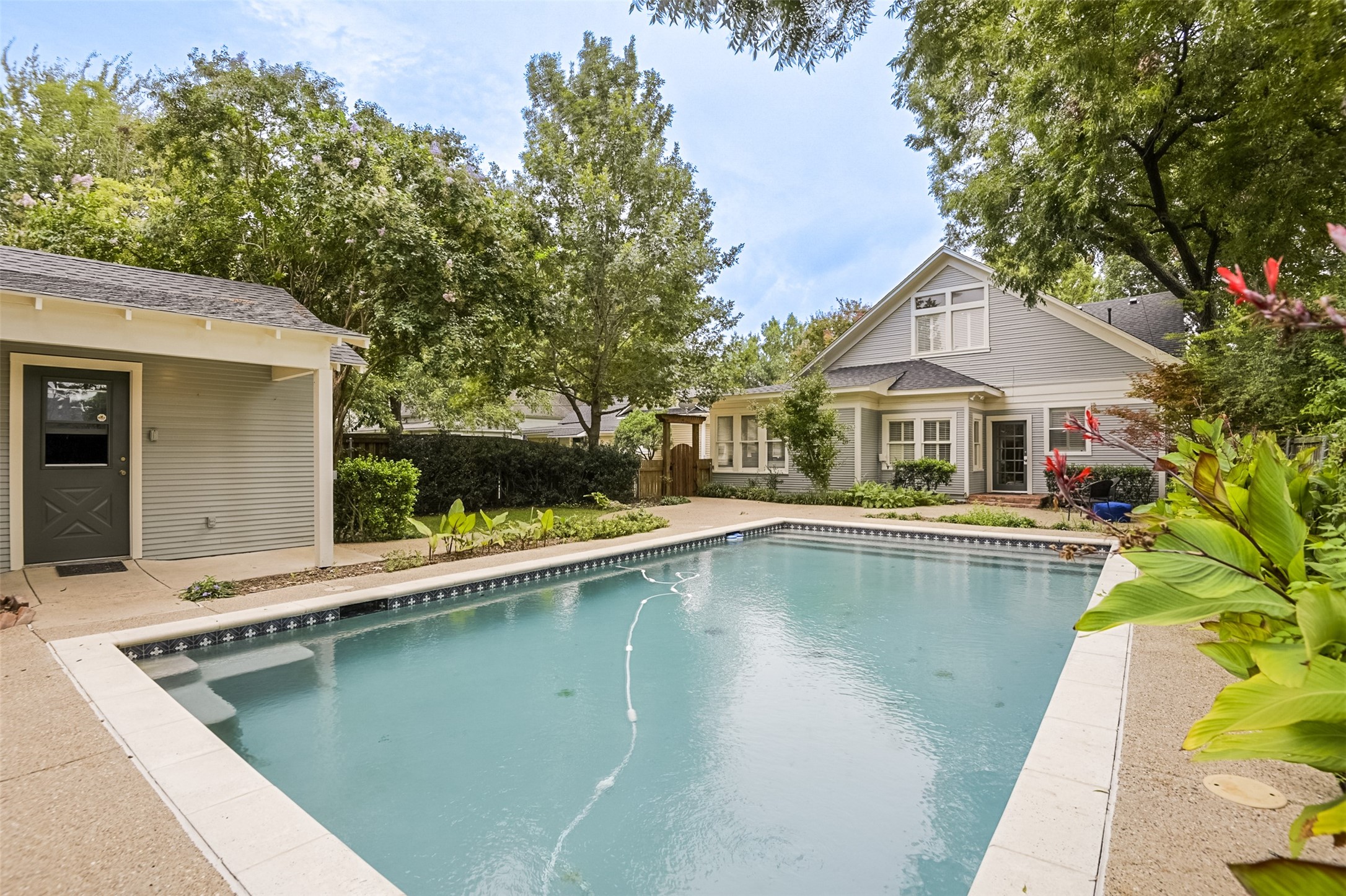 Waxahachie, Texas, 75165, United States, 5 Bedrooms Bedrooms, ,4 BathroomsBathrooms,Residential,For Sale,1940527