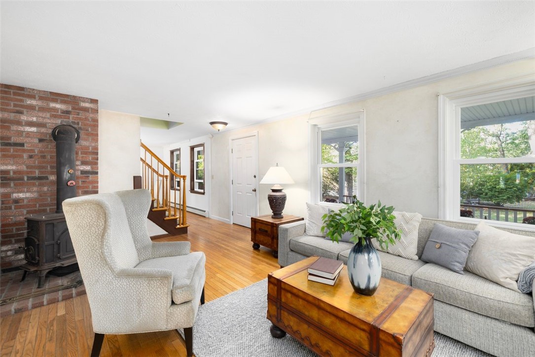 South Kingstown, Rhode Island, 02879, United States, 3 Bedrooms Bedrooms, ,2 BathroomsBathrooms,Residential,For Sale,1987683