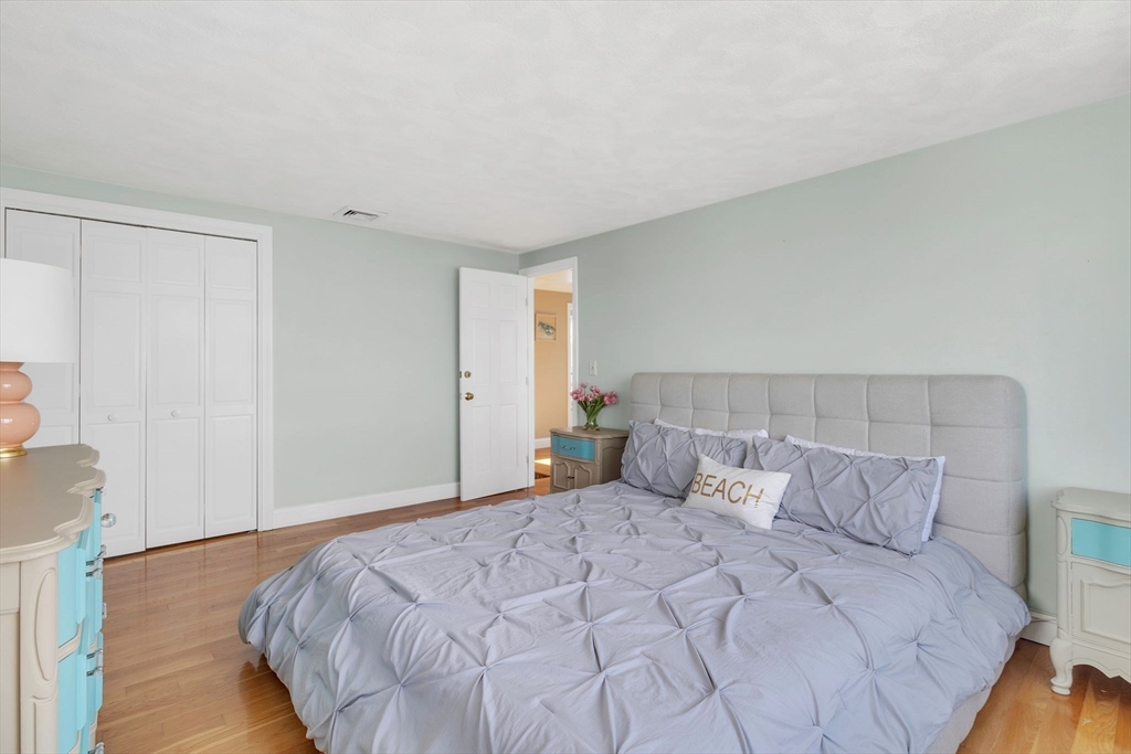 Weymouth, Massachusetts, 02191, United States, 3 Bedrooms Bedrooms, ,2 BathroomsBathrooms,Residential,For Sale,1876021