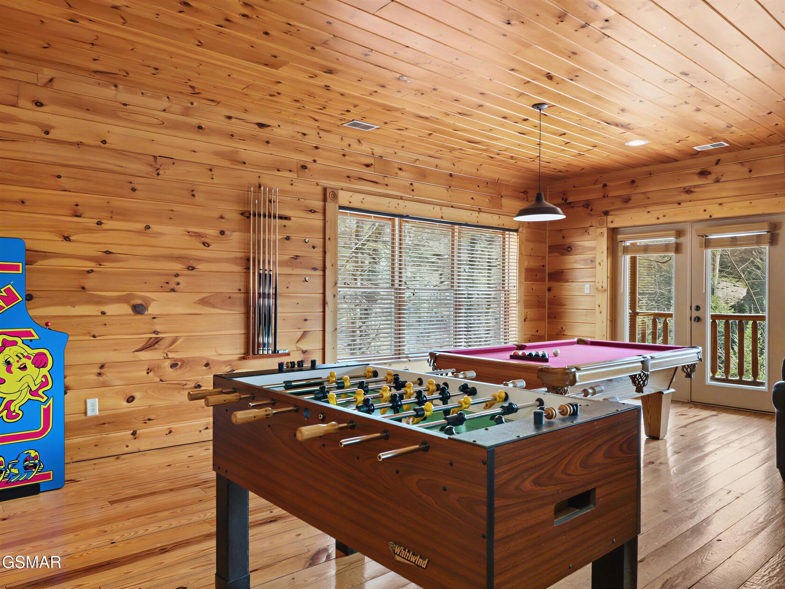 Gatlinburg, Tennessee, 37738, United States, 2 Bedrooms Bedrooms, ,3 BathroomsBathrooms,Residential,For Sale,2024380