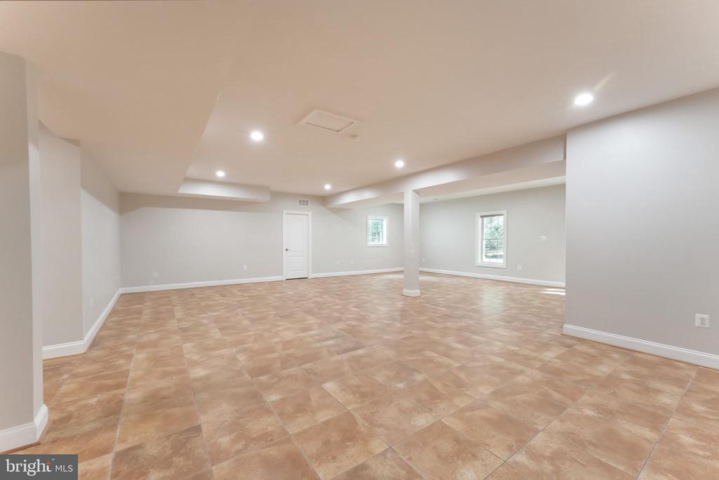 Fairfax, Virginia, 22033, United States, 6 Bedrooms Bedrooms, ,6 BathroomsBathrooms,Residential,For Sale,1973786