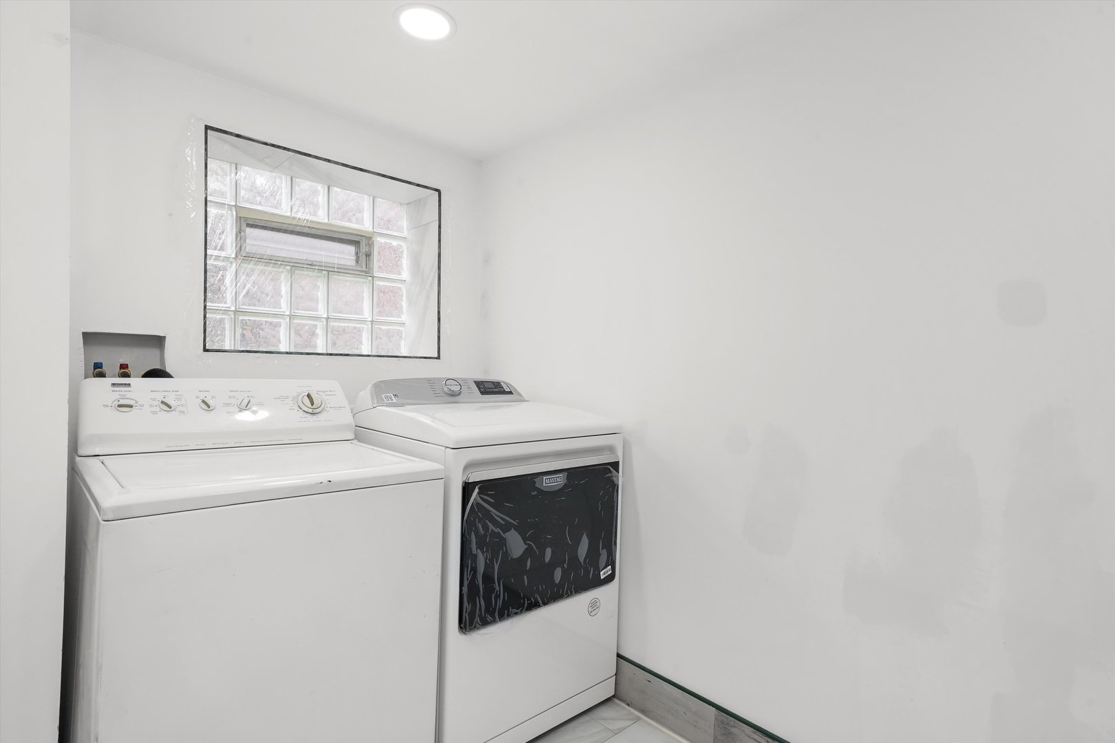 Chicago, Illinois, 60630, United States, 8 Bedrooms Bedrooms, ,3 BathroomsBathrooms,Residential,For Sale,1892523