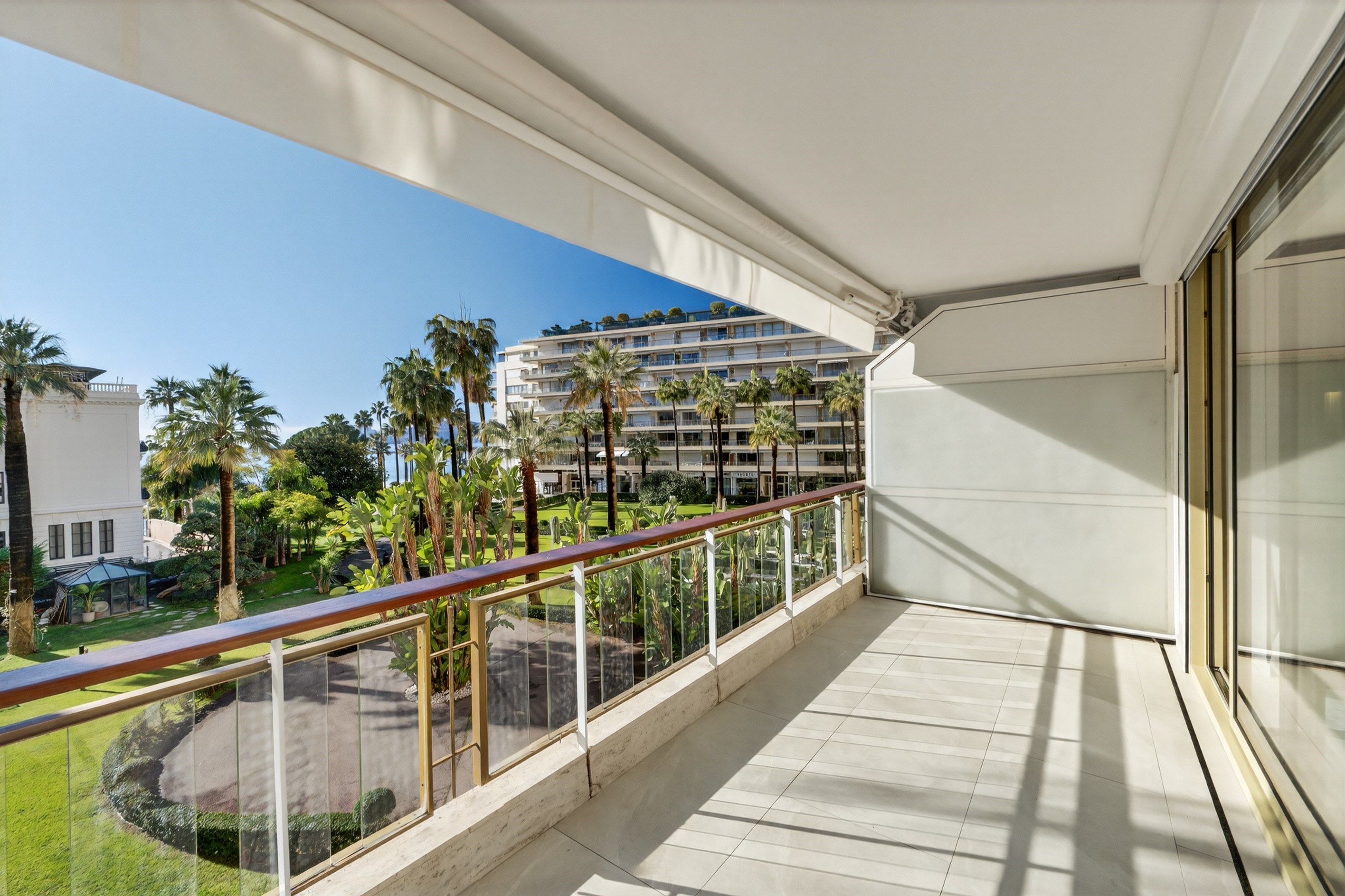  3-room apartment for sale Cannes Croisette, terrace, garage, luxury residence - 物件實景