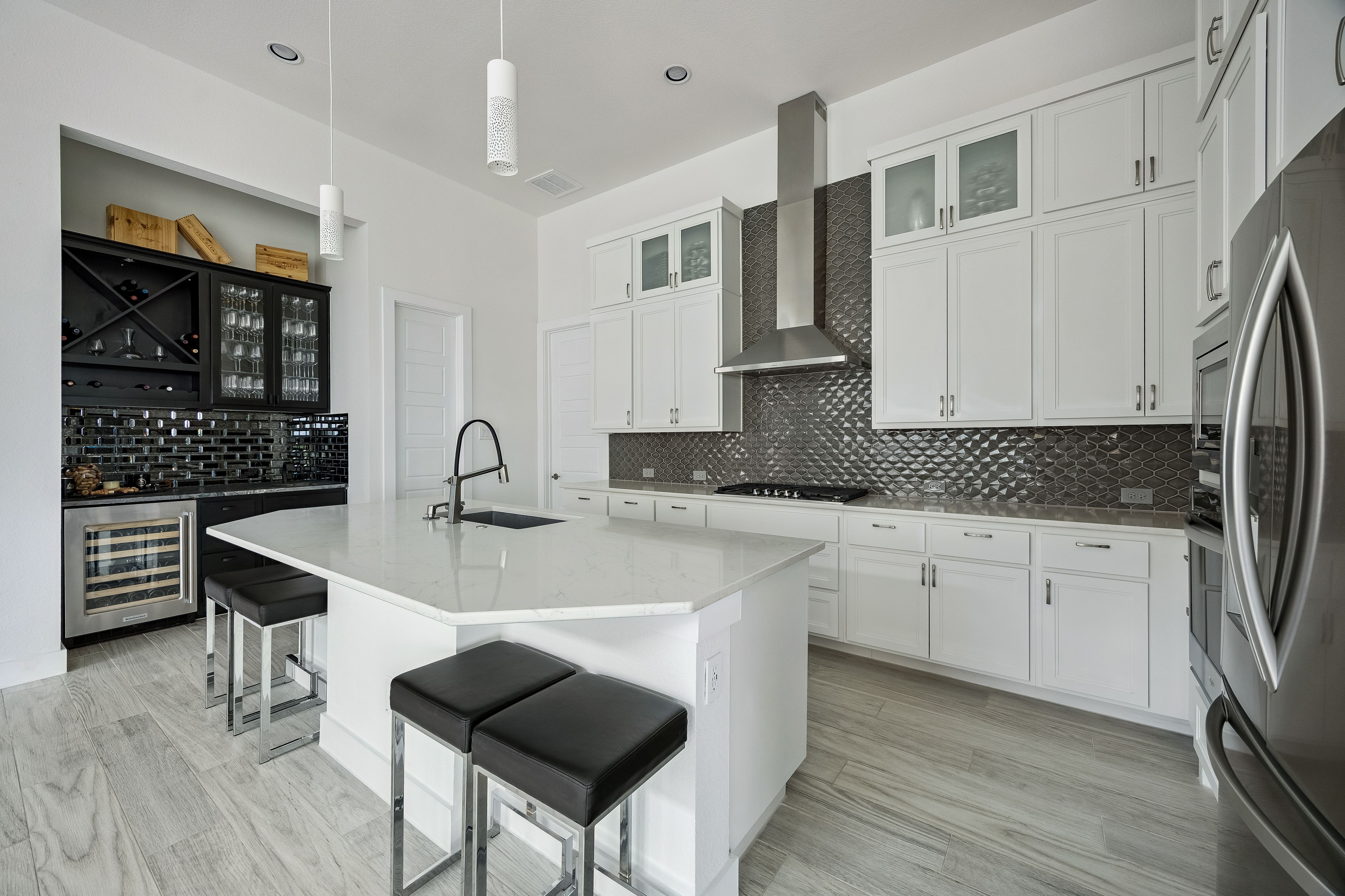  Hill Country Views Meet Modern Luxury in Gated Santa Rita Ranch - 物件實景