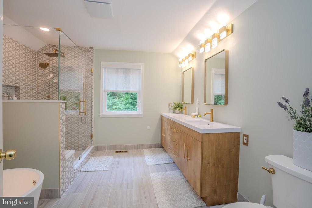 Monroe Township, New Jersey, 08831, United States, 5 Bedrooms Bedrooms, ,4 BathroomsBathrooms,Residential,For Sale,1895133