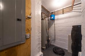 New Rochelle, New York, 10801, United States, 6 Bedrooms Bedrooms, ,5 BathroomsBathrooms,Residential,For Sale,1980613