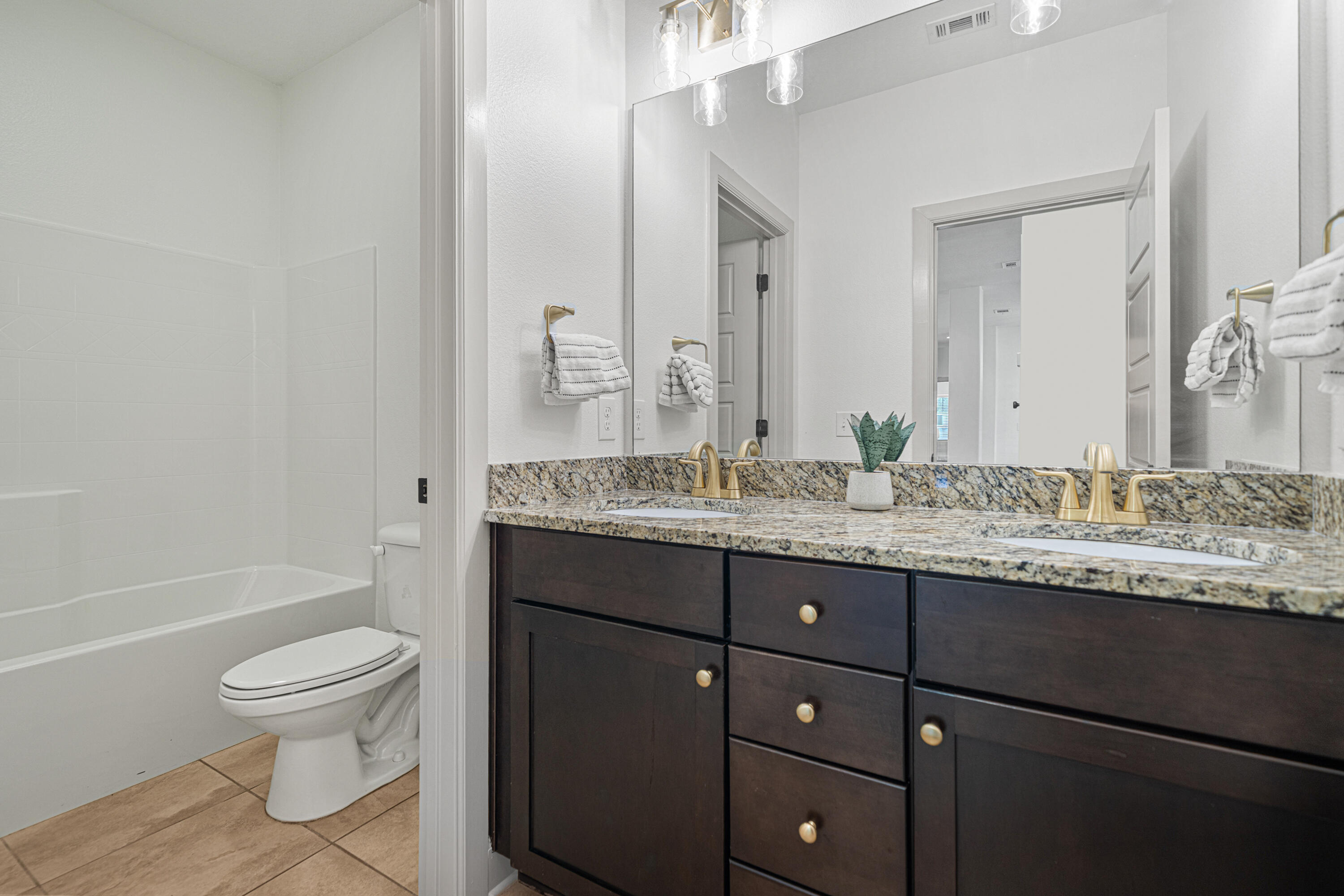 Crestview, Florida, 32536, United States, 5 Bedrooms Bedrooms, ,5 BathroomsBathrooms,Residential,For Sale,1906296