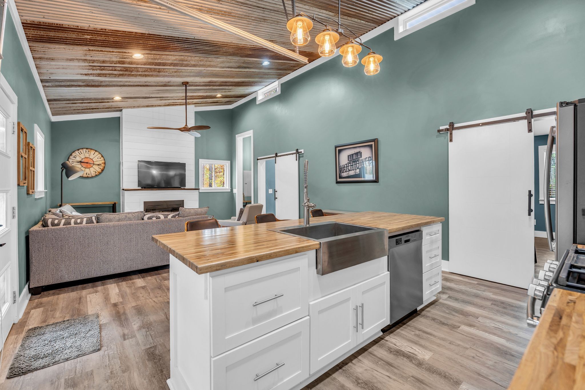 Lawrenceburg, Tennessee, 38464, United States, 3 Bedrooms Bedrooms, ,2 BathroomsBathrooms,Residential,For Sale,1988377