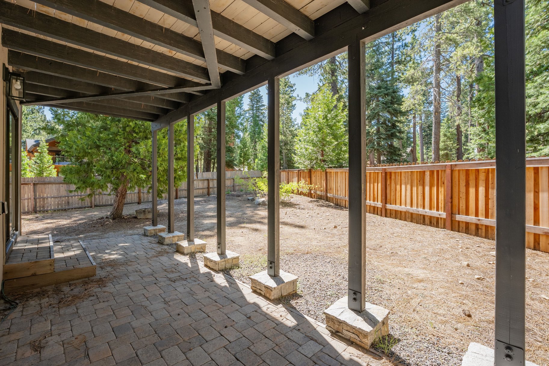  Loved and Cared For West Shore Home with Large Detached Garage and ADU Potential - 物件實景