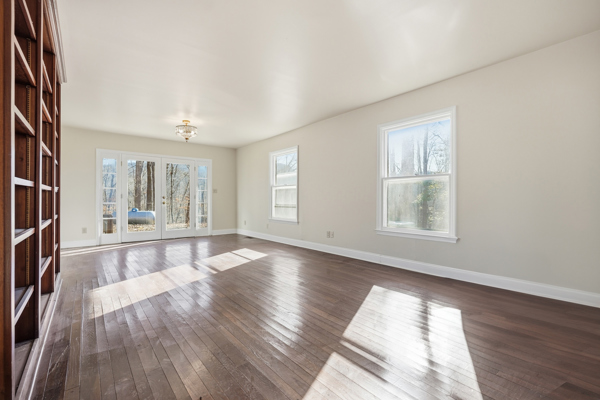 Middlesboro, Kentucky, 40965, United States, 3 Bedrooms Bedrooms, ,2 BathroomsBathrooms,Residential,For Sale,2012565