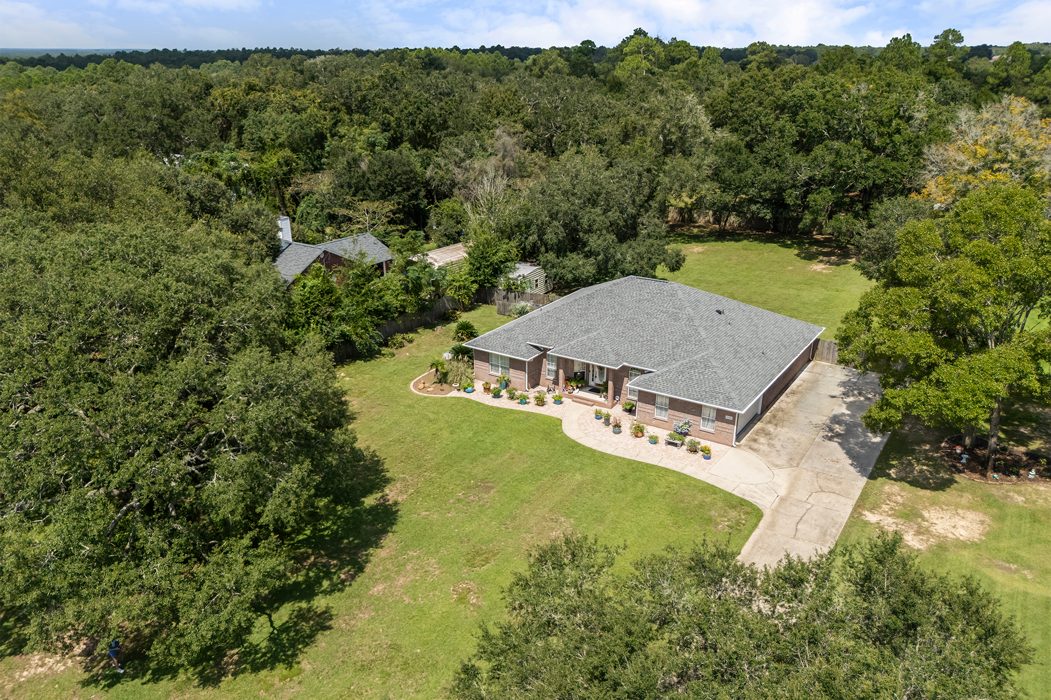  Move-In Ready Home on Nearly an Acre - 物件實景