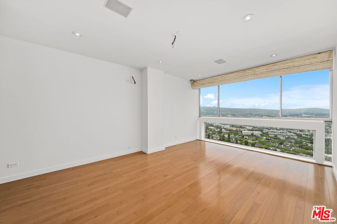 Los Angeles, California, 90067, United States, 1 Bedroom Bedrooms, ,1 BathroomBathrooms,Residential,For Sale,1850096