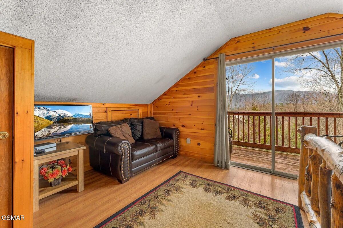Gatlinburg, Tennessee, 37738, United States, 5 Bedrooms Bedrooms, ,4 BathroomsBathrooms,Residential,For Sale,2023747