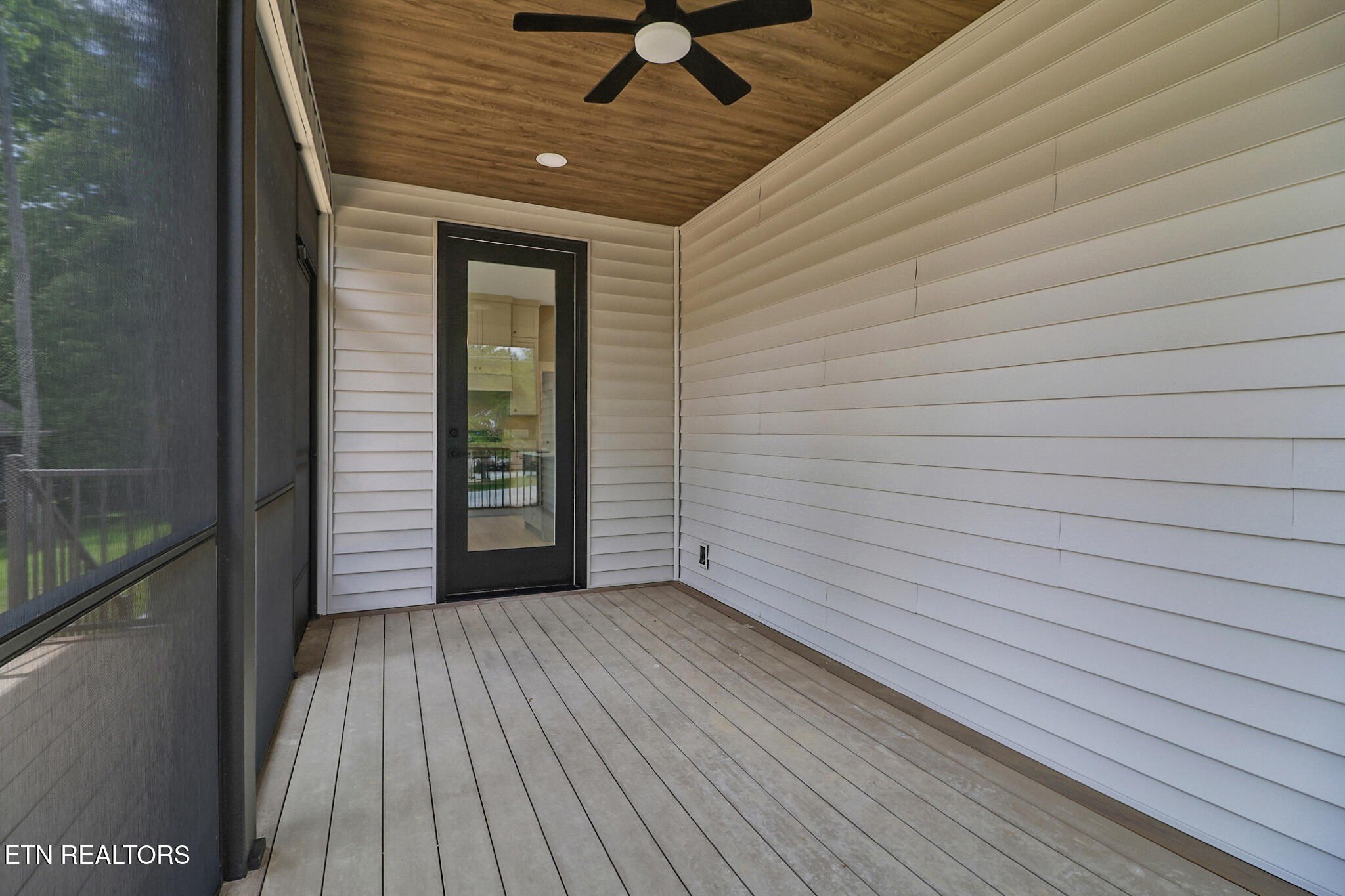Crossville, Tennessee, 38558, United States, 3 Bedrooms Bedrooms, ,3 BathroomsBathrooms,Residential,For Sale,1998729