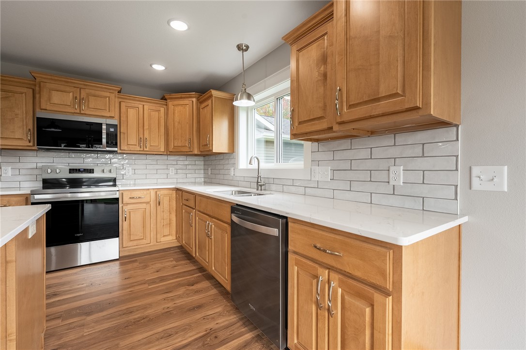 Chippewa Falls, Wisconsin, 54729, United States, 3 Bedrooms Bedrooms, ,2 BathroomsBathrooms,Residential,For Sale,1998199