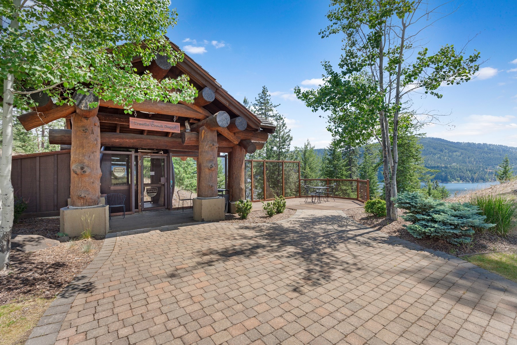  Rare Custom Retreat at Hayden Lake - 物件實景