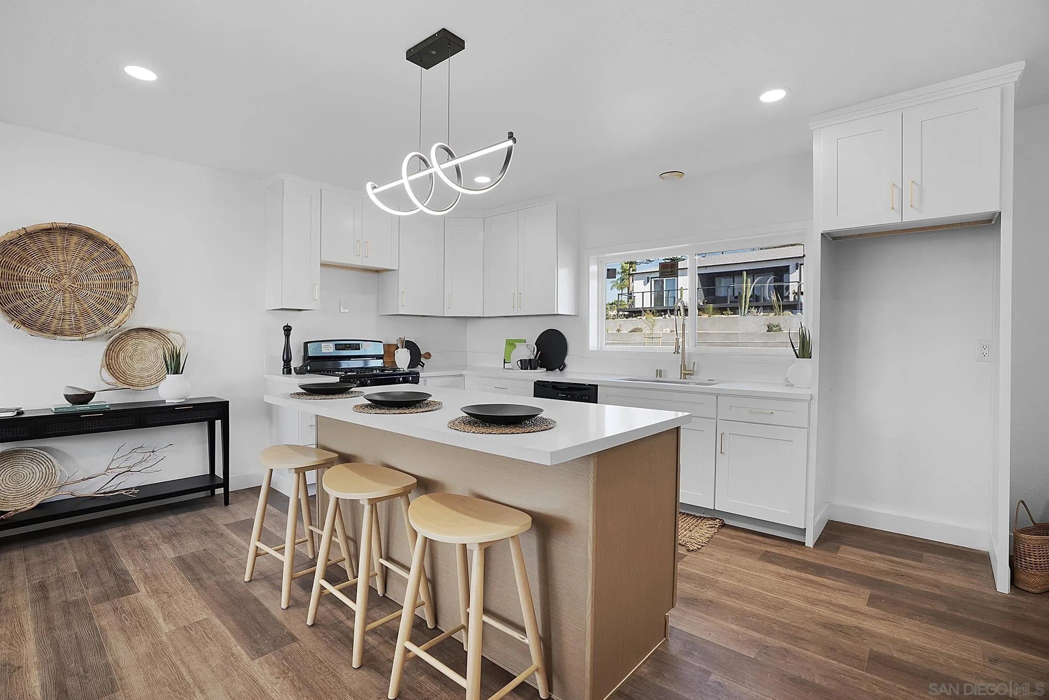 San Diego, California, 92114, United States, 3 Bedrooms Bedrooms, ,2 BathroomsBathrooms,Residential,For Sale,1991902