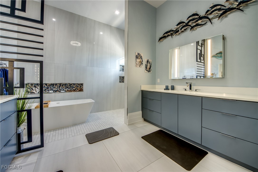 Cape Coral, Florida, 33904, United States, 5 Bedrooms Bedrooms, ,6 BathroomsBathrooms,Residential,For Sale,1979018