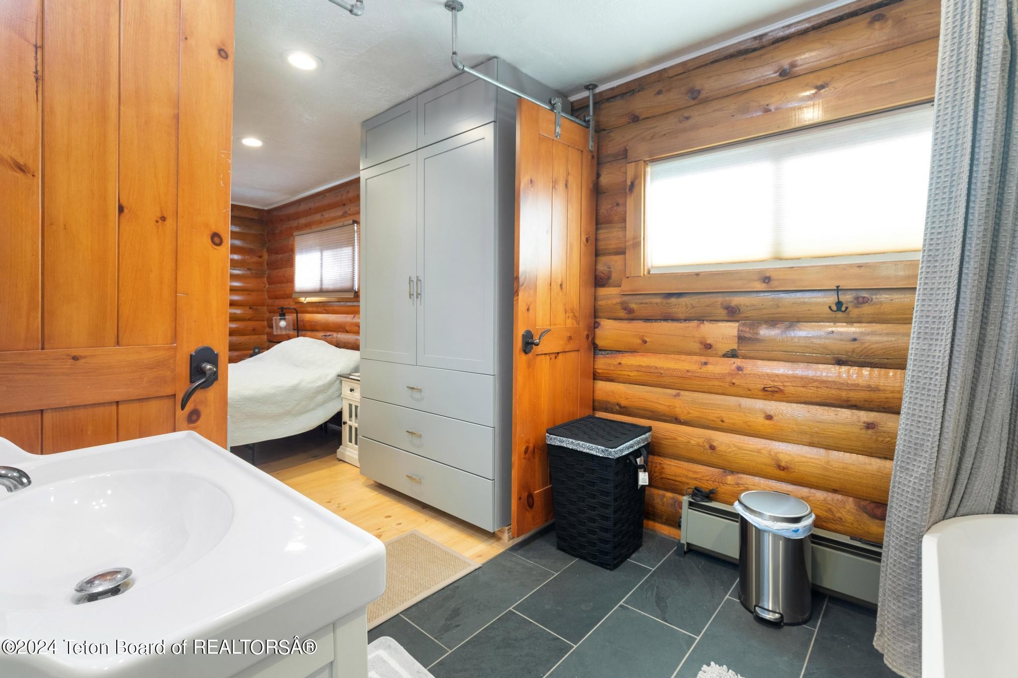 Alpine, Wyoming, 83128, United States, 2 Bedrooms Bedrooms, ,2 BathroomsBathrooms,Residential,For Sale,1922054