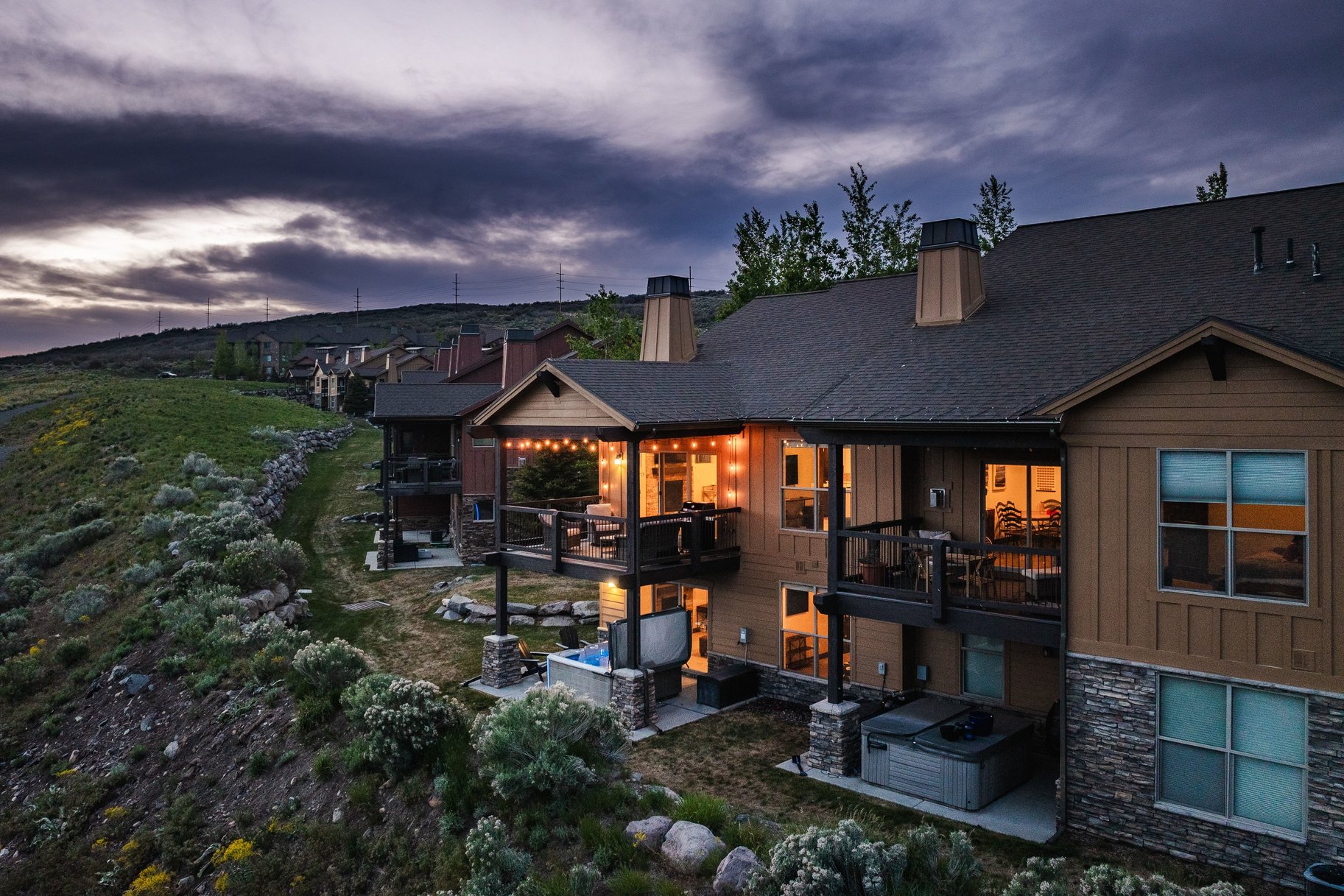  Stunning End-Unit Townhome With Loads of Natural Light - 物件實景