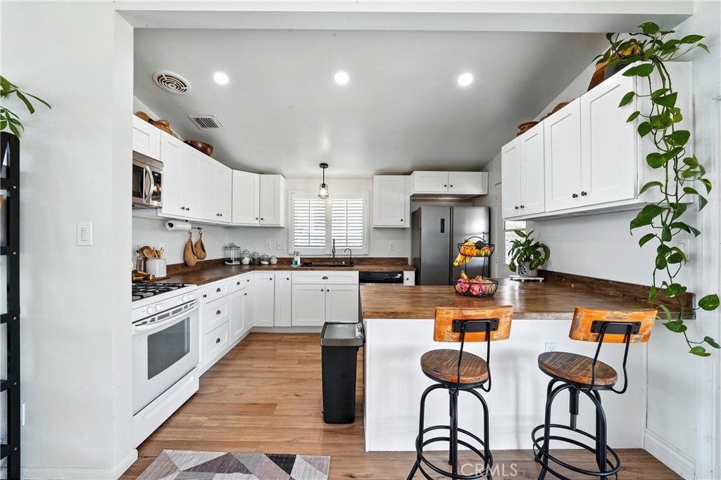 Corona, California, 92882, United States, 3 Bedrooms Bedrooms, ,2 BathroomsBathrooms,Residential,For Sale,1909453