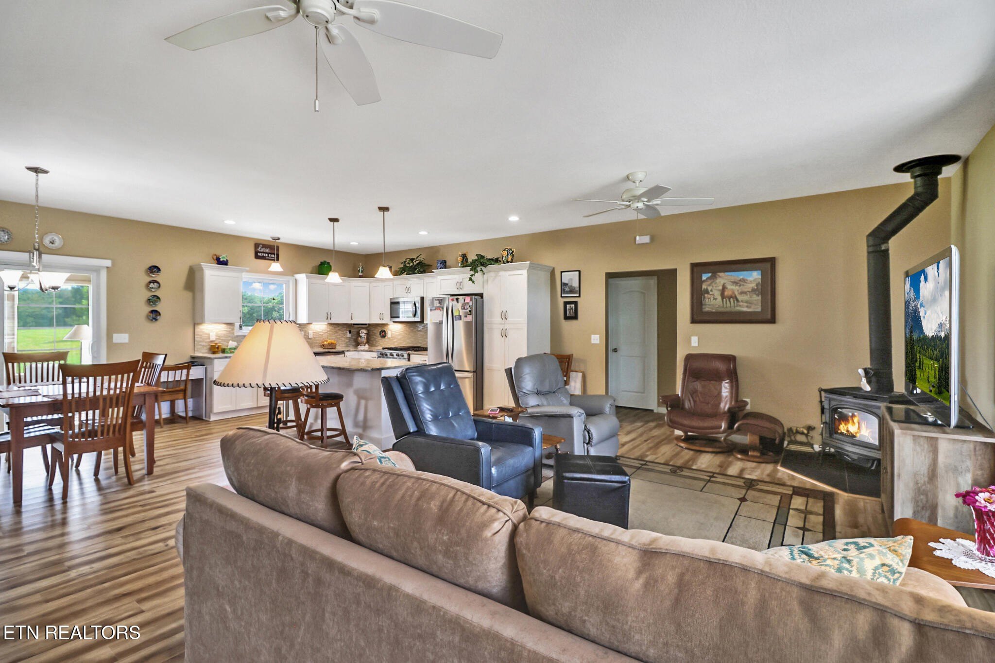 Crossville, Tennessee, 38555, United States, 3 Bedrooms Bedrooms, ,3 BathroomsBathrooms,Residential,For Sale,1921261