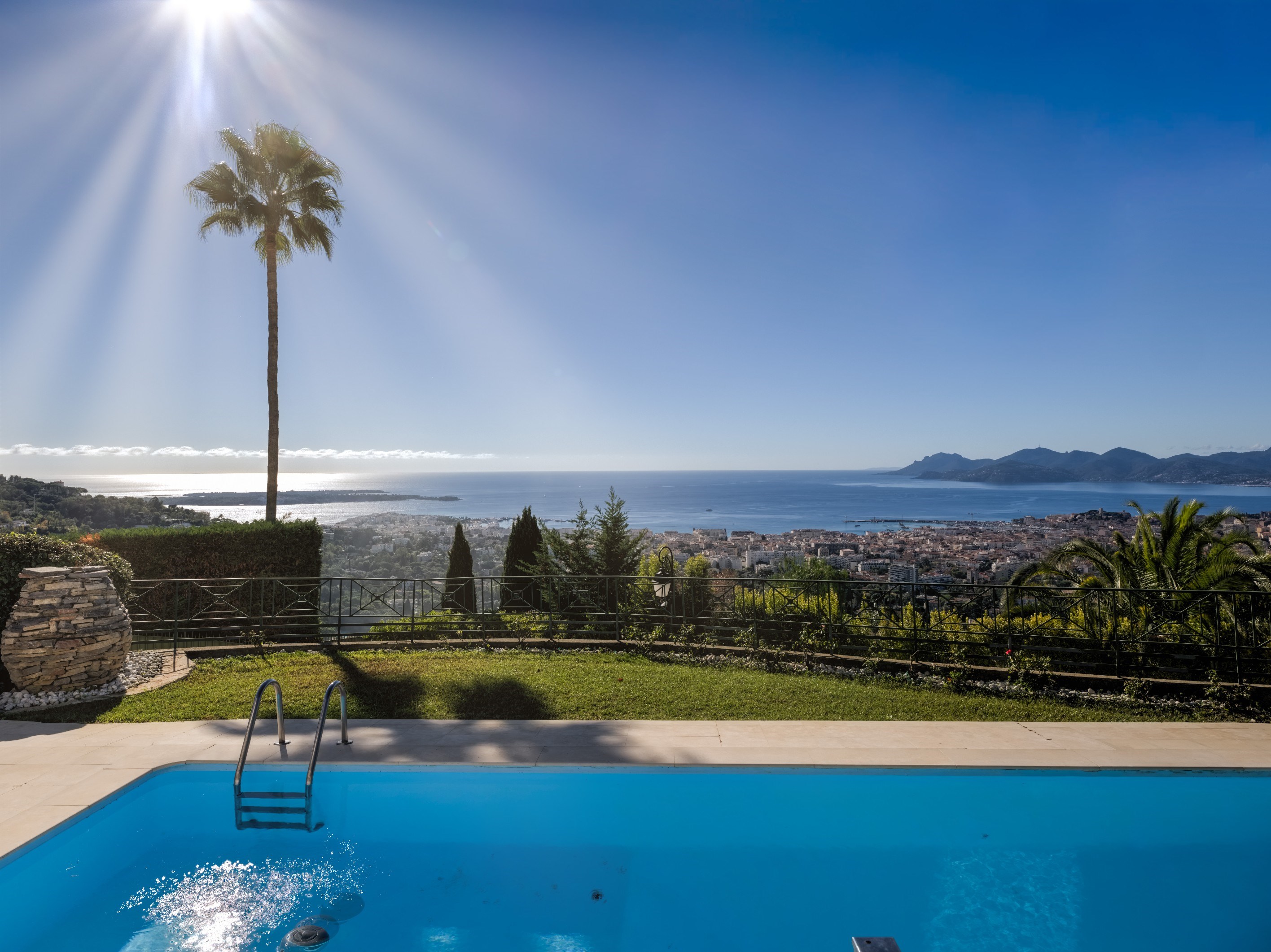 Cannes villa 211 sqm panoramic sea view Lérins Islands secure estate with pool - 物件實景