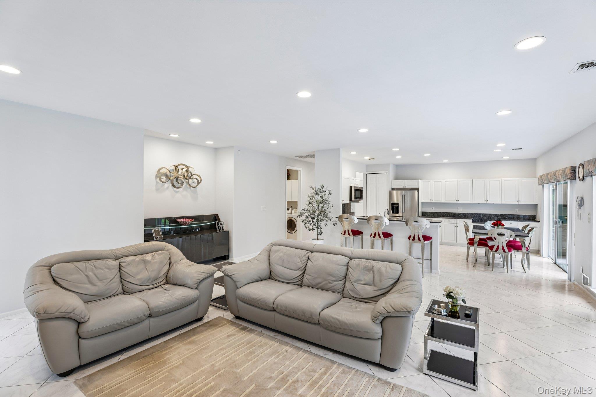  75 Arbor Field Way, Lake Grove, NY, 11755 - 物件實景