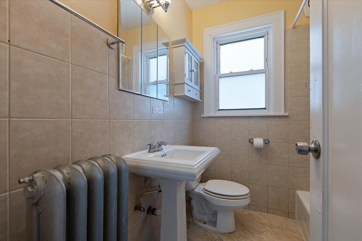 Chicago, Illinois, 60659, United States, 9 Bedrooms Bedrooms, ,Residential,For Sale,1905670