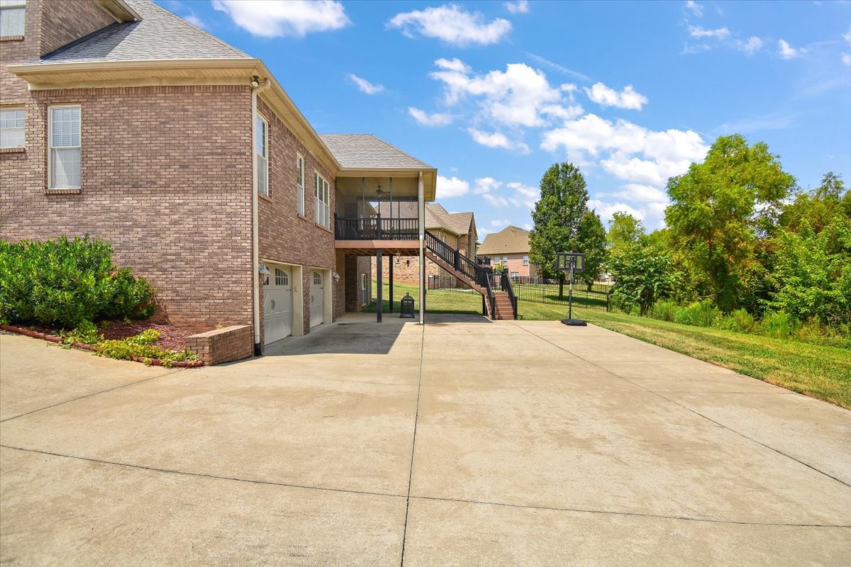 Clarksville, Tennessee, 37043, United States, 4 Bedrooms Bedrooms, ,4 BathroomsBathrooms,Residential,For Sale,1933080