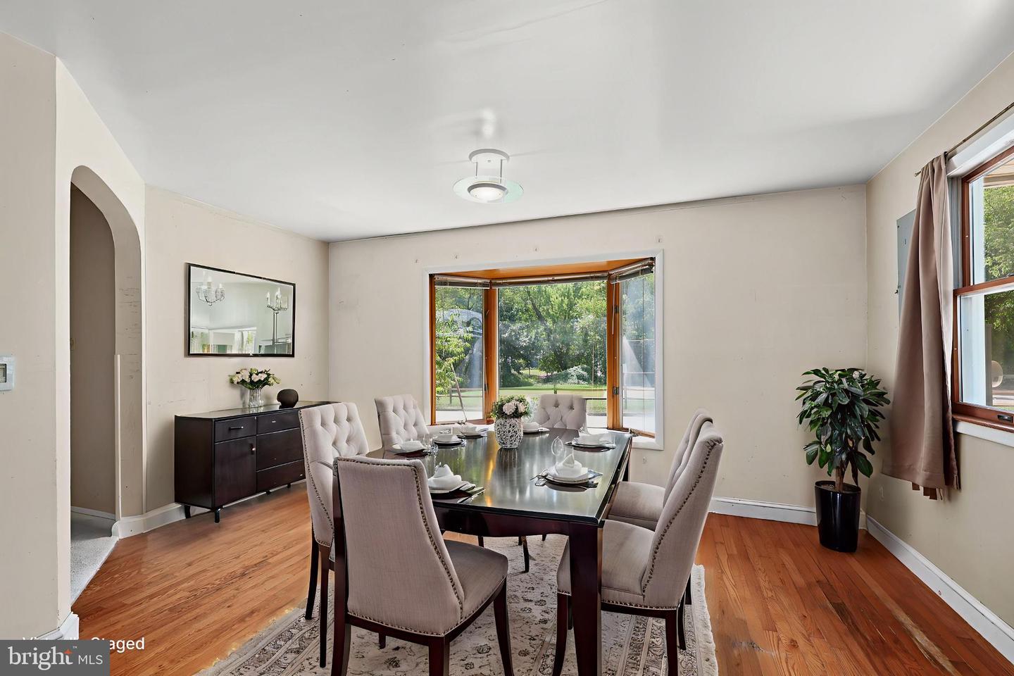 Falls Church, Virginia, 22042, United States, 5 Bedrooms Bedrooms, ,2 BathroomsBathrooms,Residential,For Sale,1932563