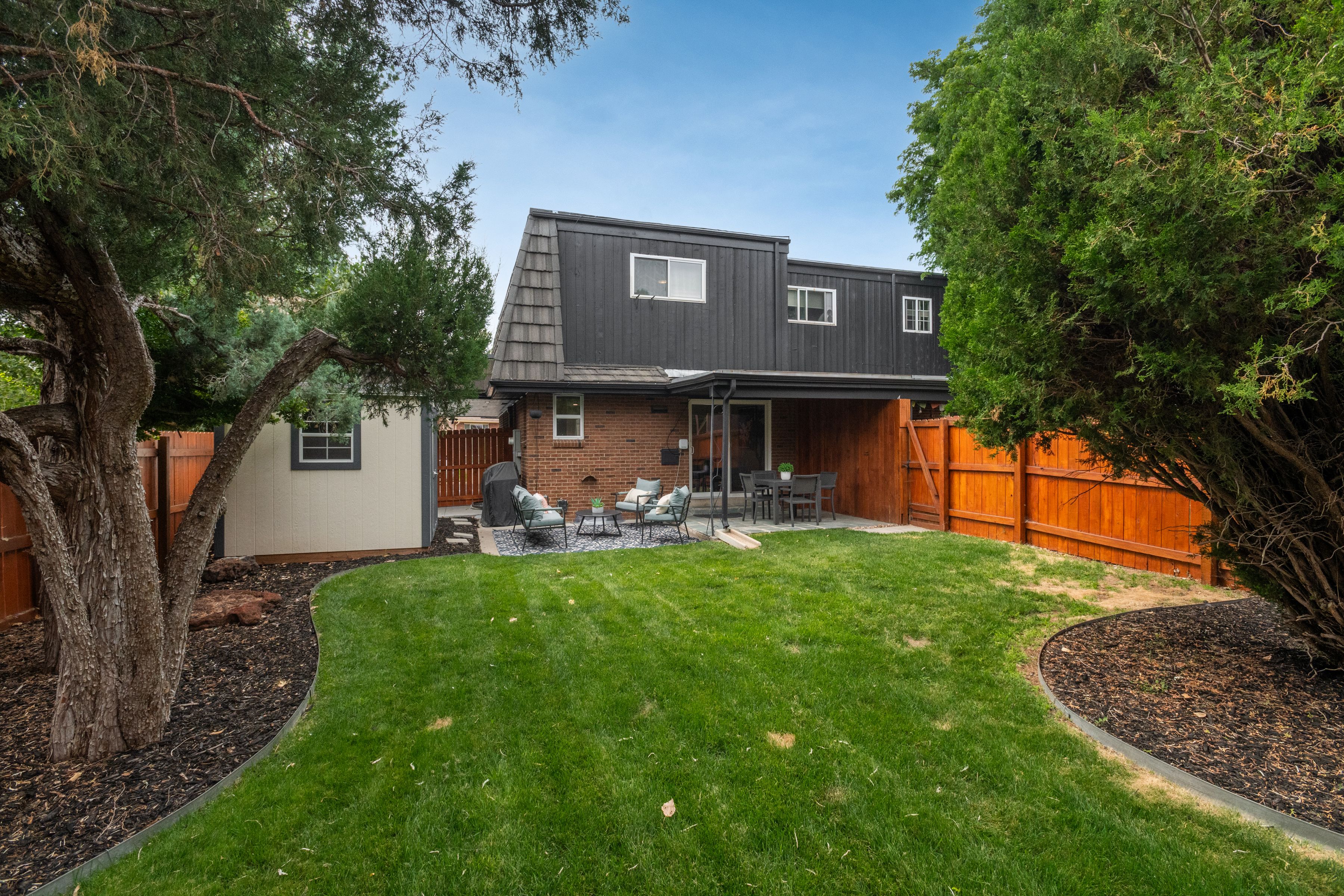  Updated, move-in ready home offers a bright, inviting floor plan - 物件實景