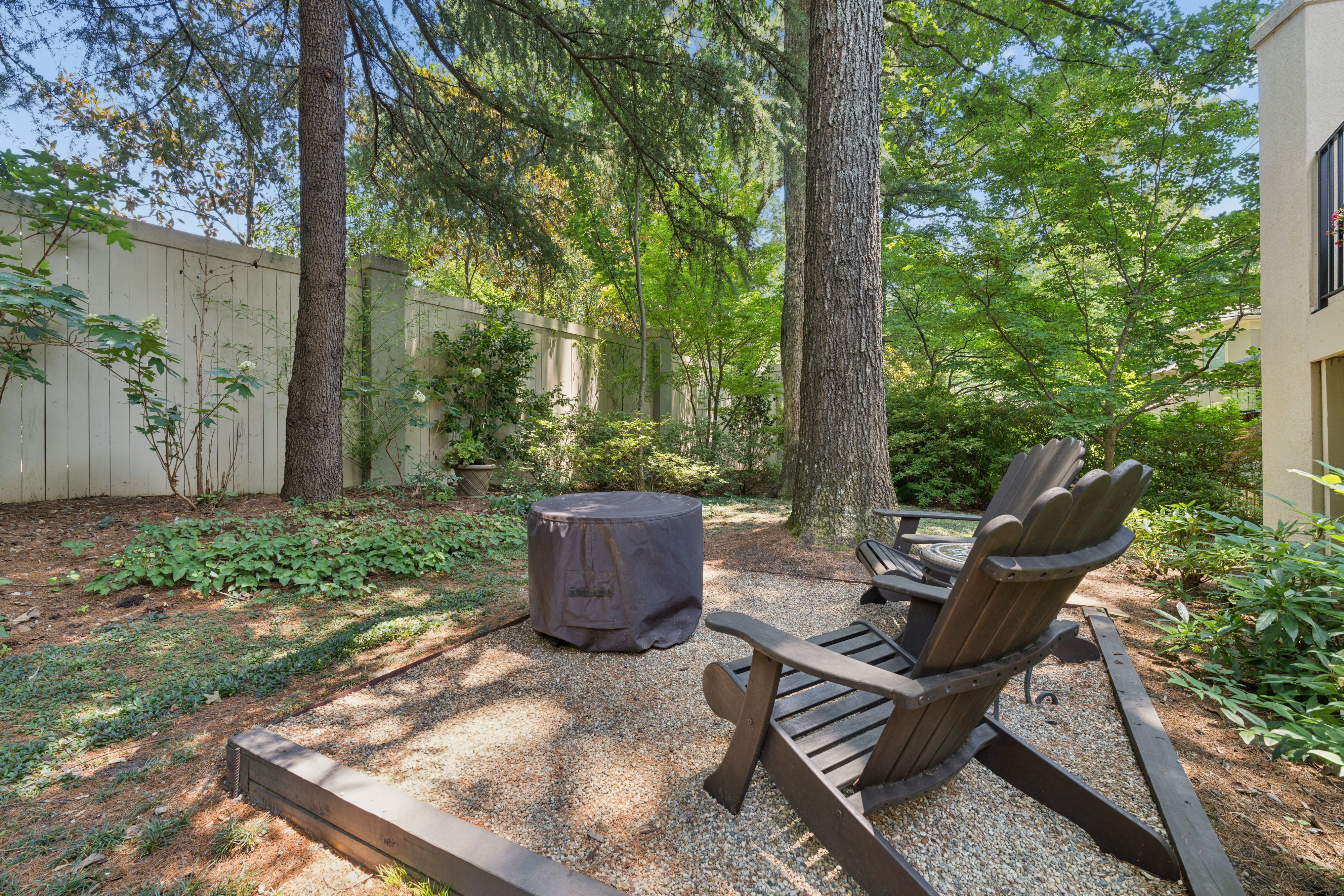  Carefully Curated End Unit Townhome in the Heart of Brookhaven - 物件實景