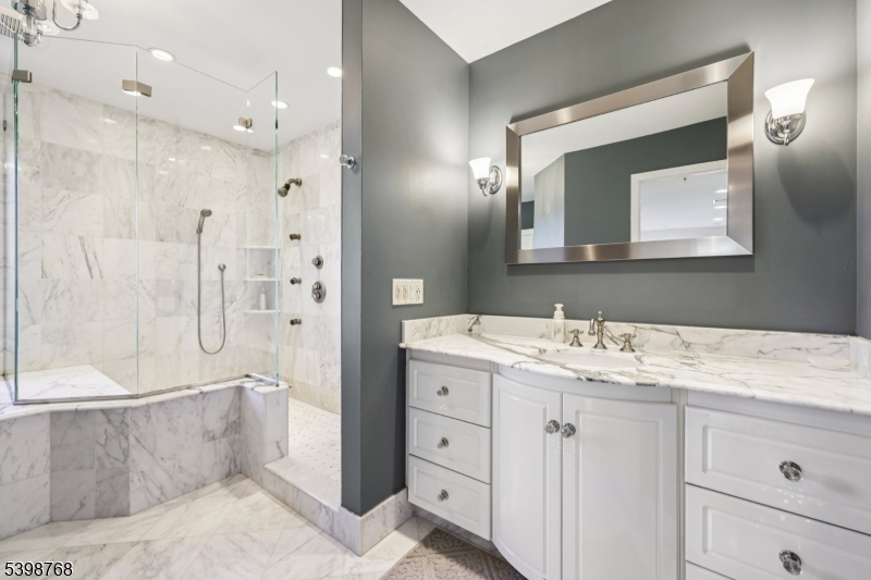 Wayne Twp., New Jersey, 07470, United States, 2 Bedrooms Bedrooms, ,3 BathroomsBathrooms,Residential,For Sale,2002003